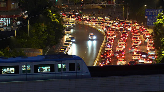 城市轨道立体交通堵车街道拥挤道路夜景4k素材视频的预览图