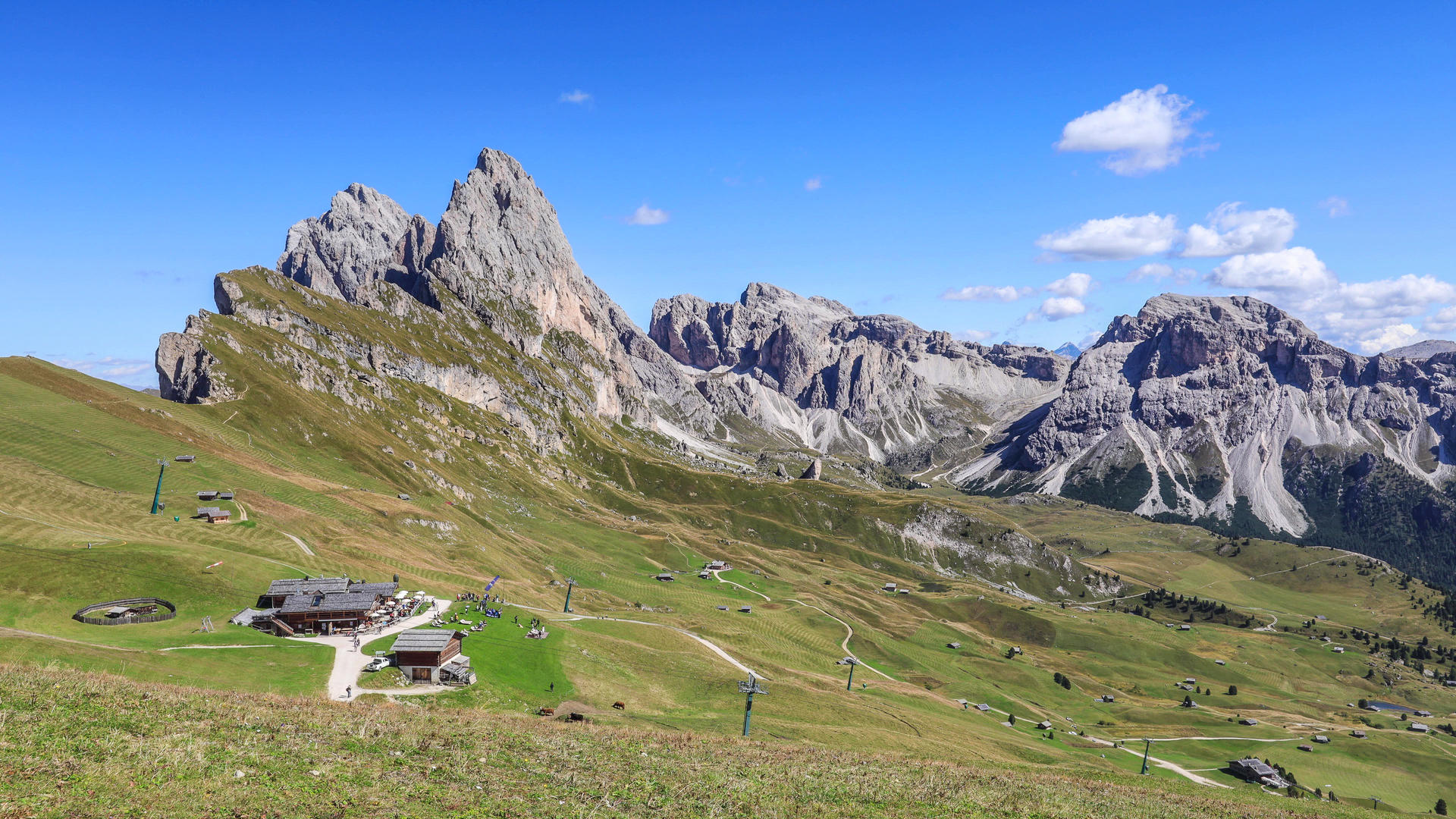 意大利阿尔卑斯山多洛米蒂山区山脉自然风光延时视频视频的预览图