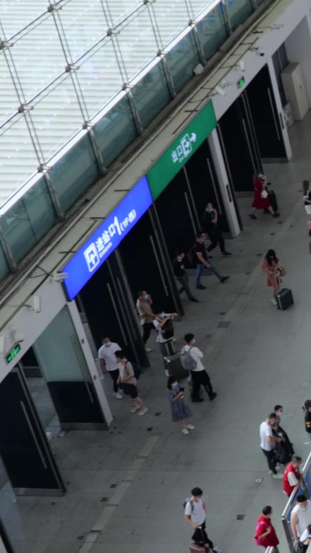 成都东站人流视频的预览图