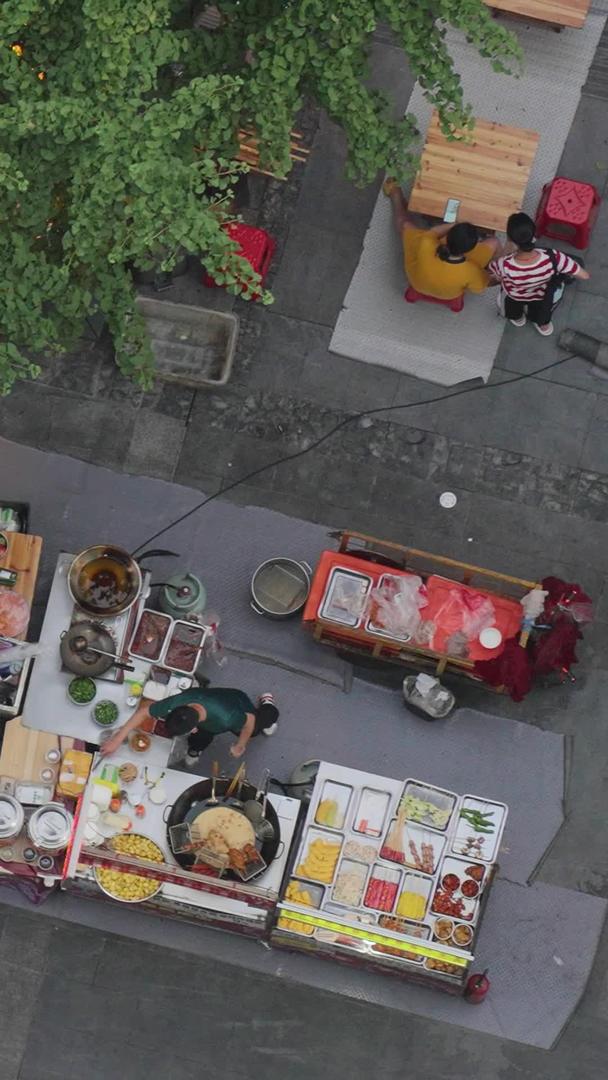 城市街头美食小吃摊休闲娱乐逛街素材视频的预览图