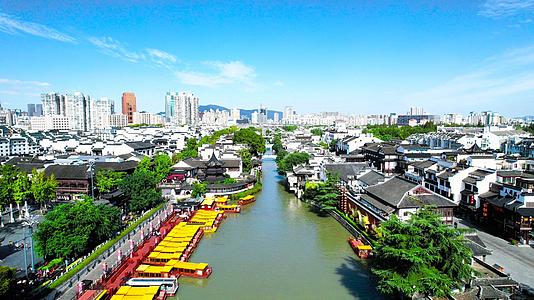 南京夫子庙景区秦淮河游船4K航拍视频的预览图
