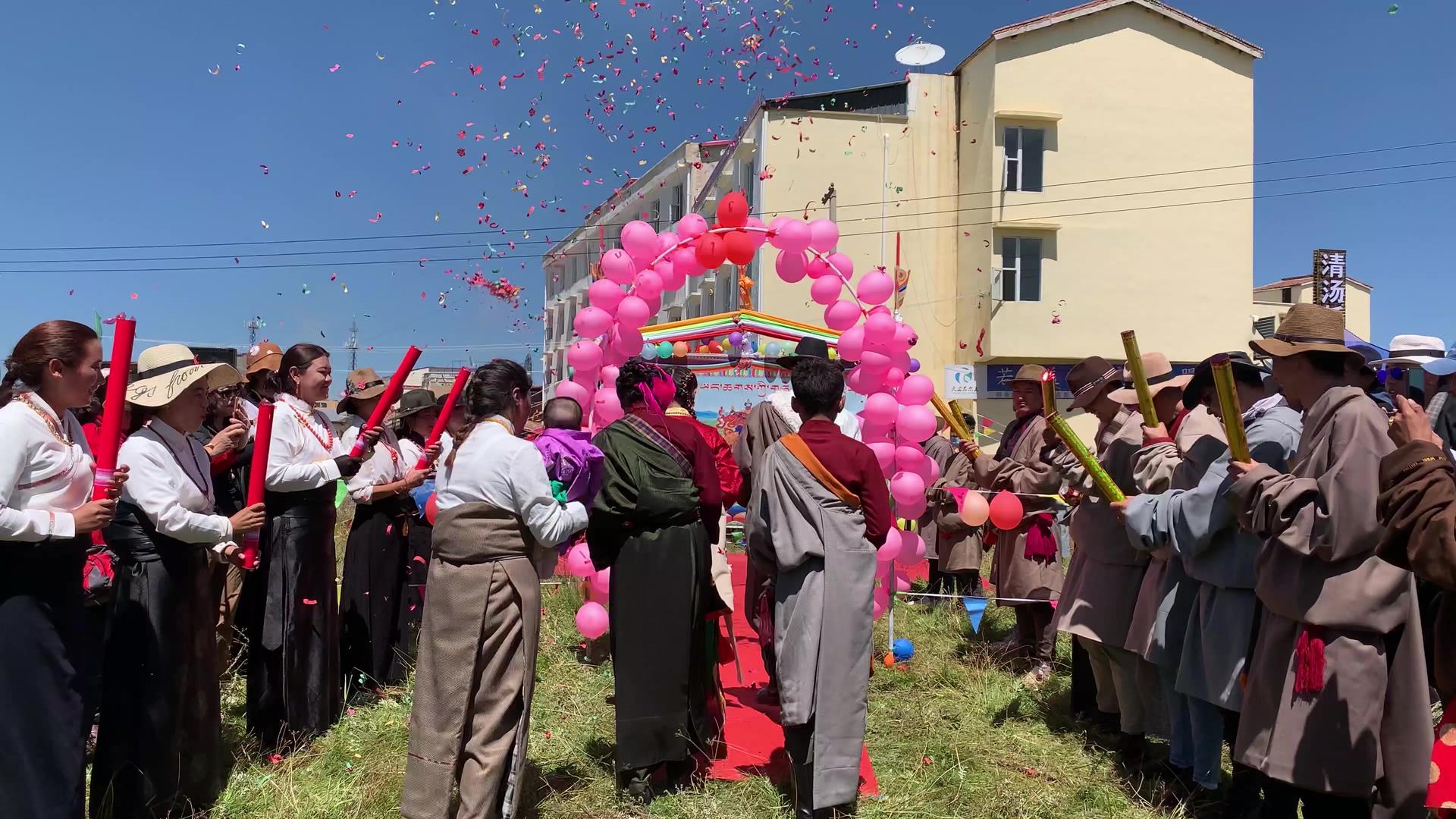 高原藏区藏族藏式婚礼视频合集视频的预览图