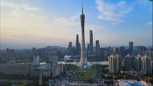 4k高清航拍广州塔小蛮腰傍晚一线城市风光视频的预览图