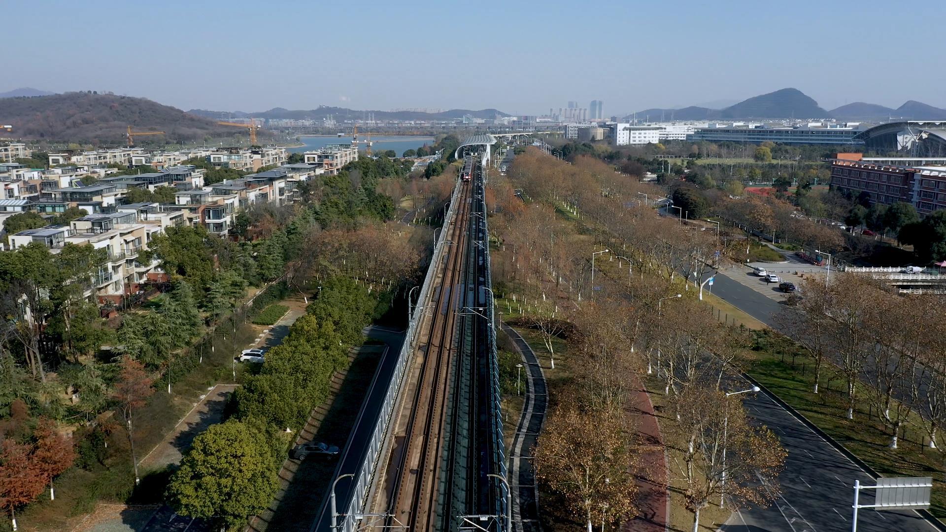 4K航拍南京城市轨道交通地铁线路仙林地区视频的预览图