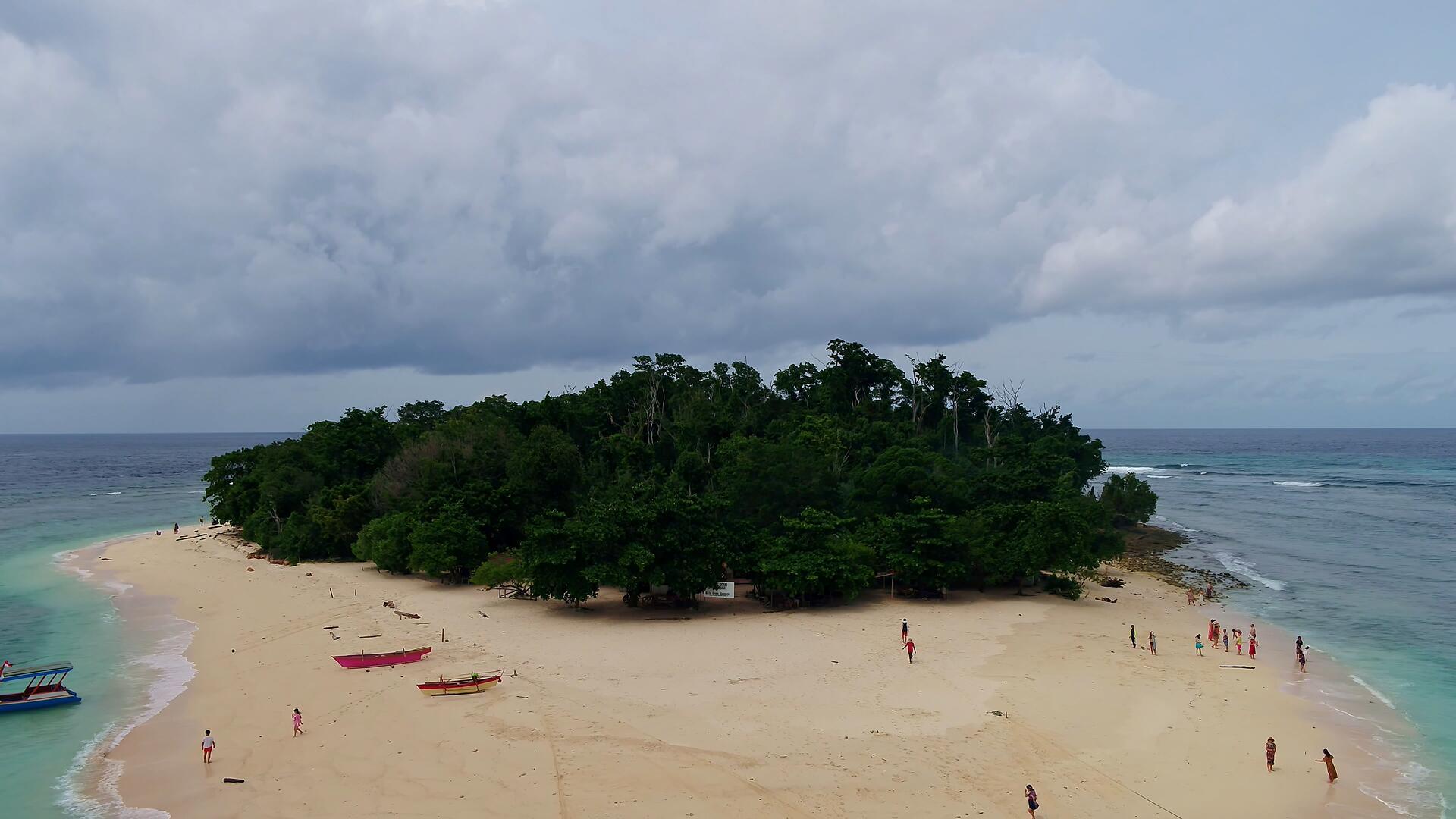 美娜多心形小岛4K航拍视频的预览图