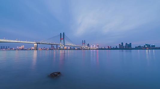 武汉长江二桥日转夜延时视频视频的预览图