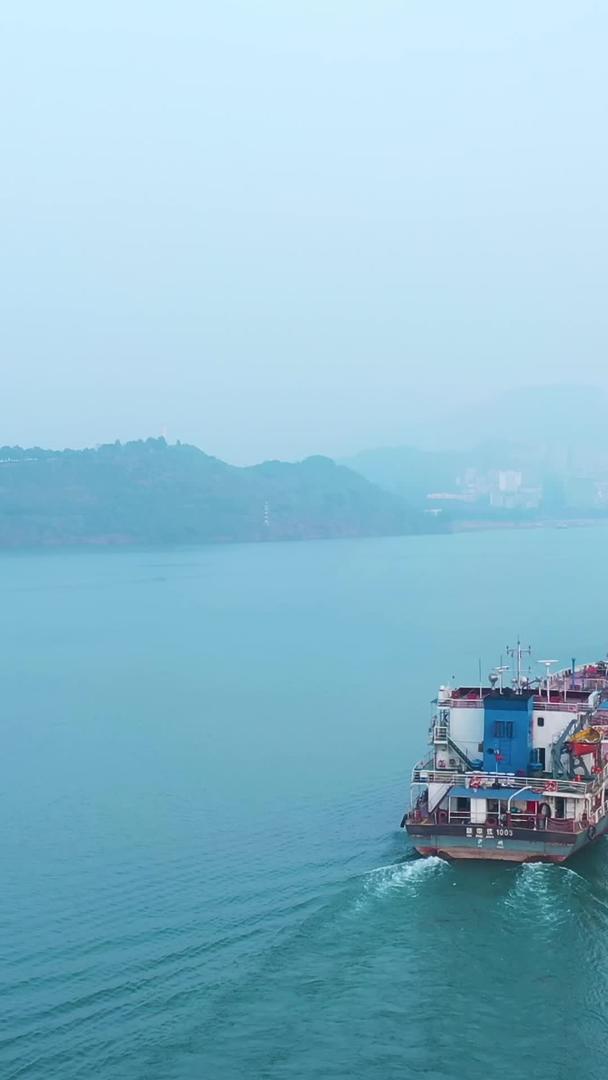 长江中石油能源航拍船向前行驶长江经济带视频的预览图