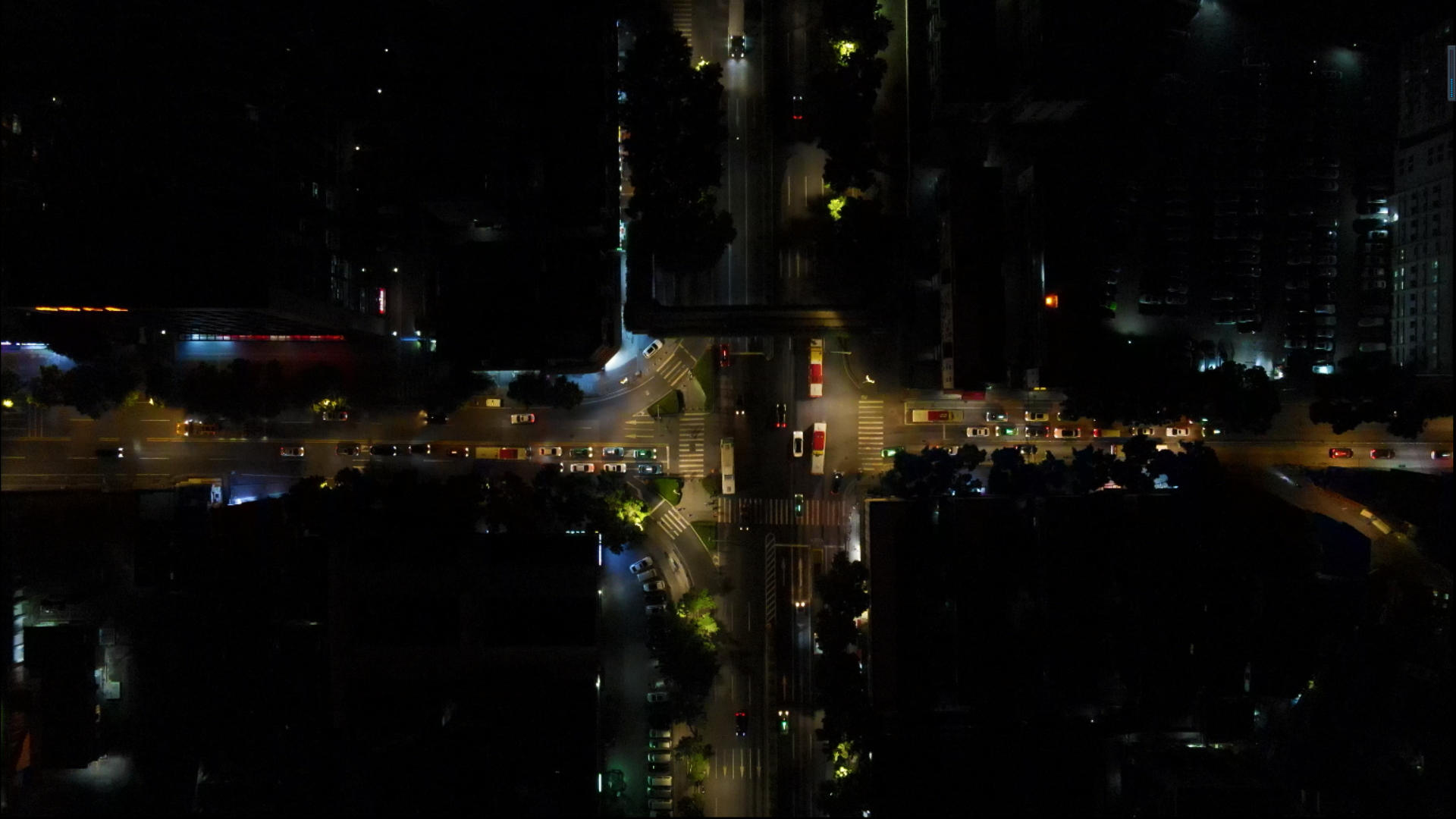4k高清航拍城市十字路口车流视频的预览图