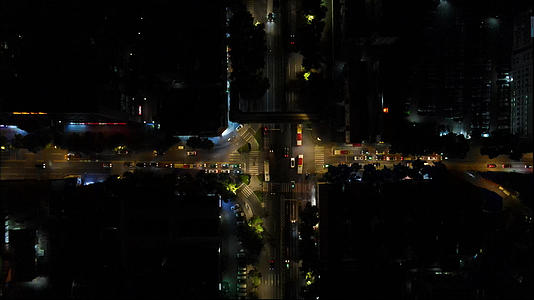 4k高清航拍城市十字路口车流视频的预览图