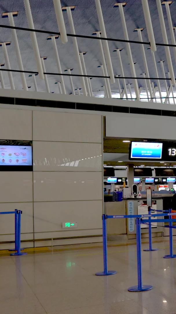 浦东机场1号航站楼楼楼在疫情下空荡荡视频的预览图