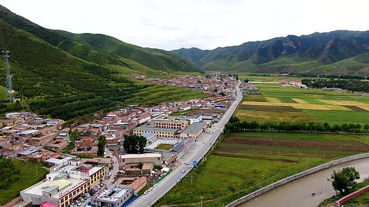 甘南藏族自治州村庄田与风光航拍视频视频的预览图