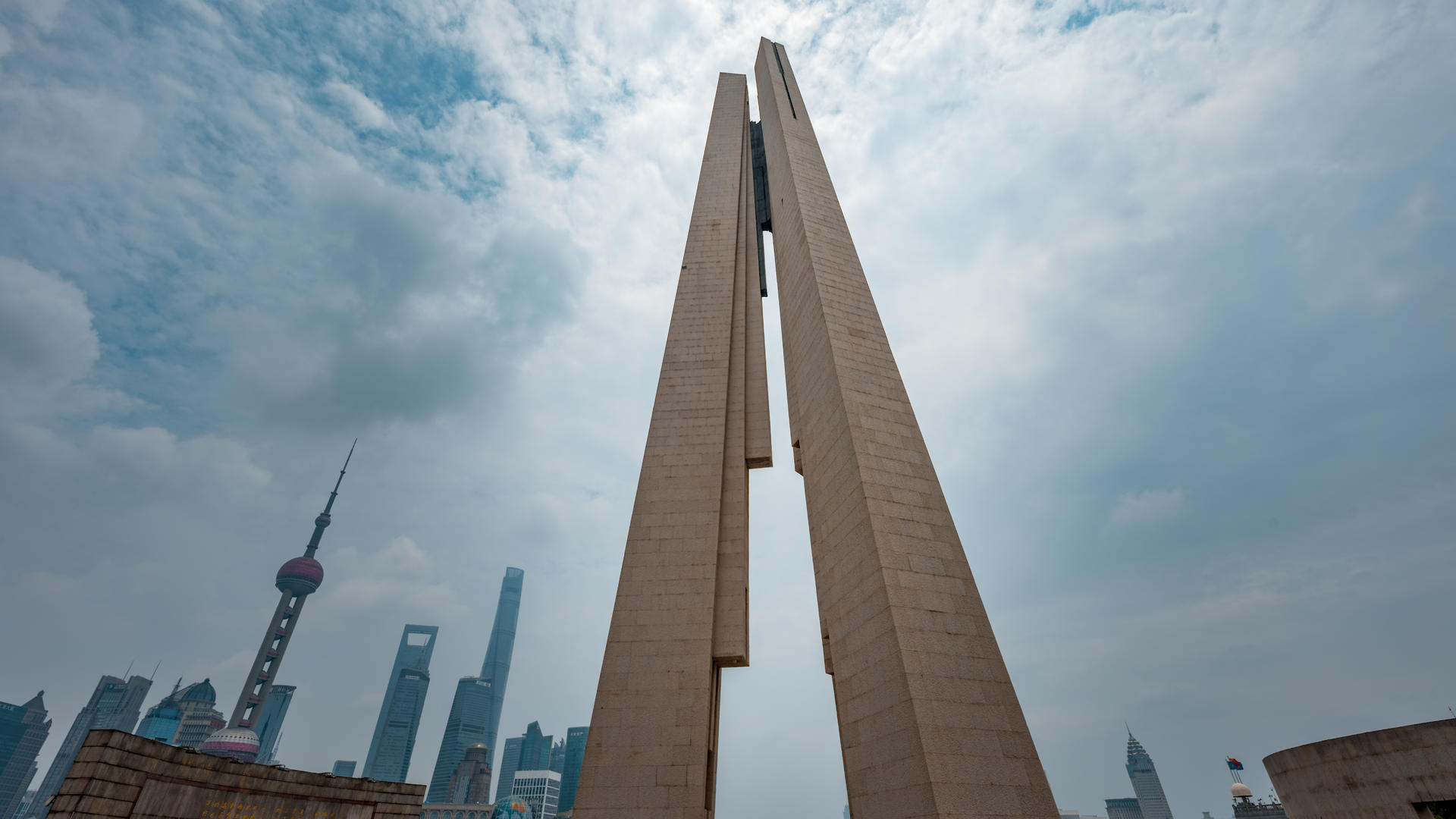 4K上海人民纪念塔移动延时视频的预览图