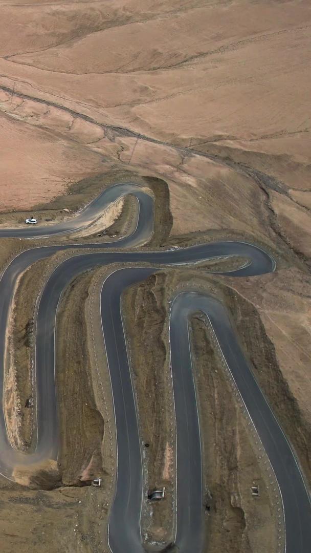 新疆塔县5A帕米尔高原景区盘龙古道小盘龙段视频视频的预览图