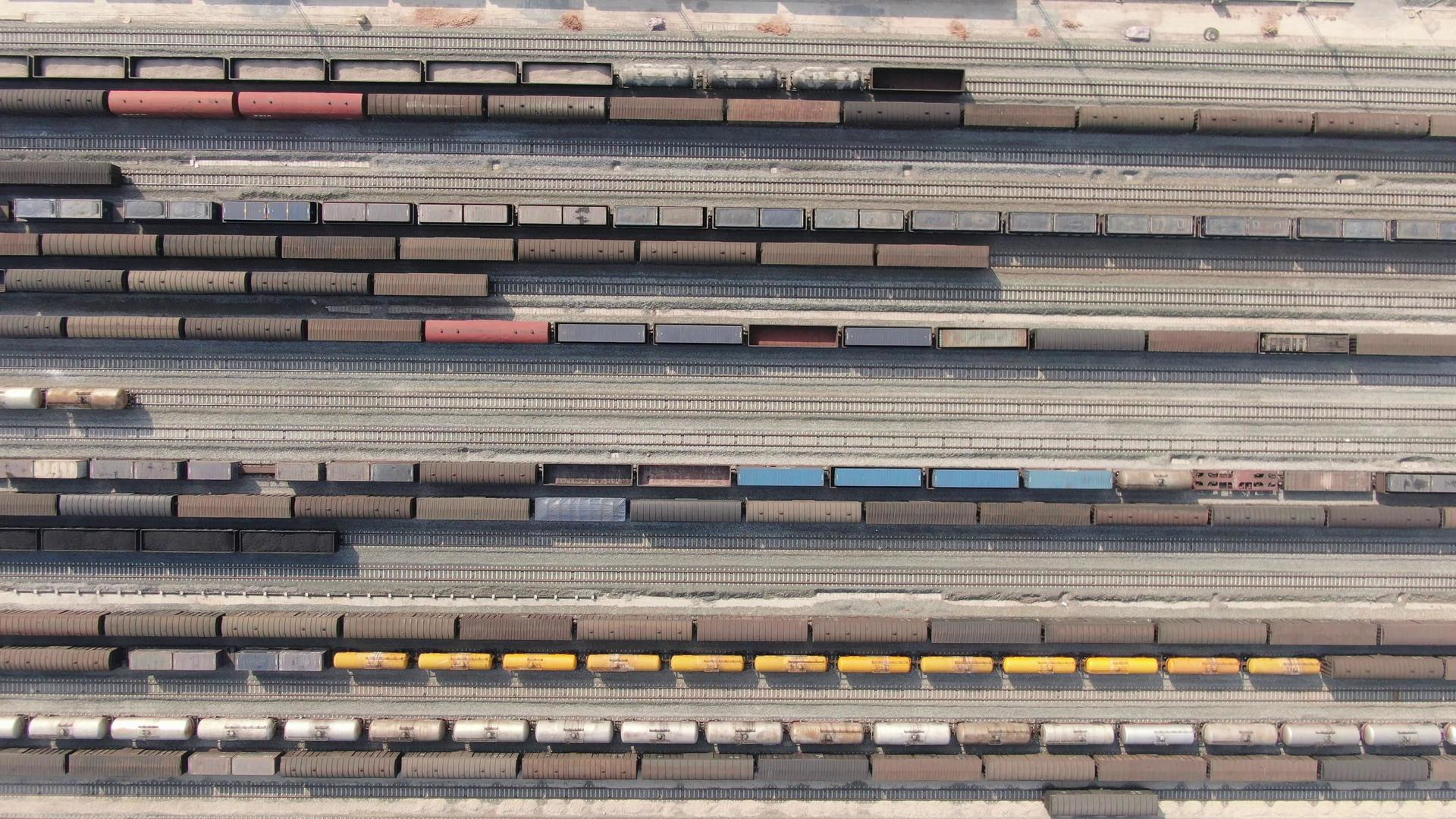 航拍火车物流集装箱视频的预览图