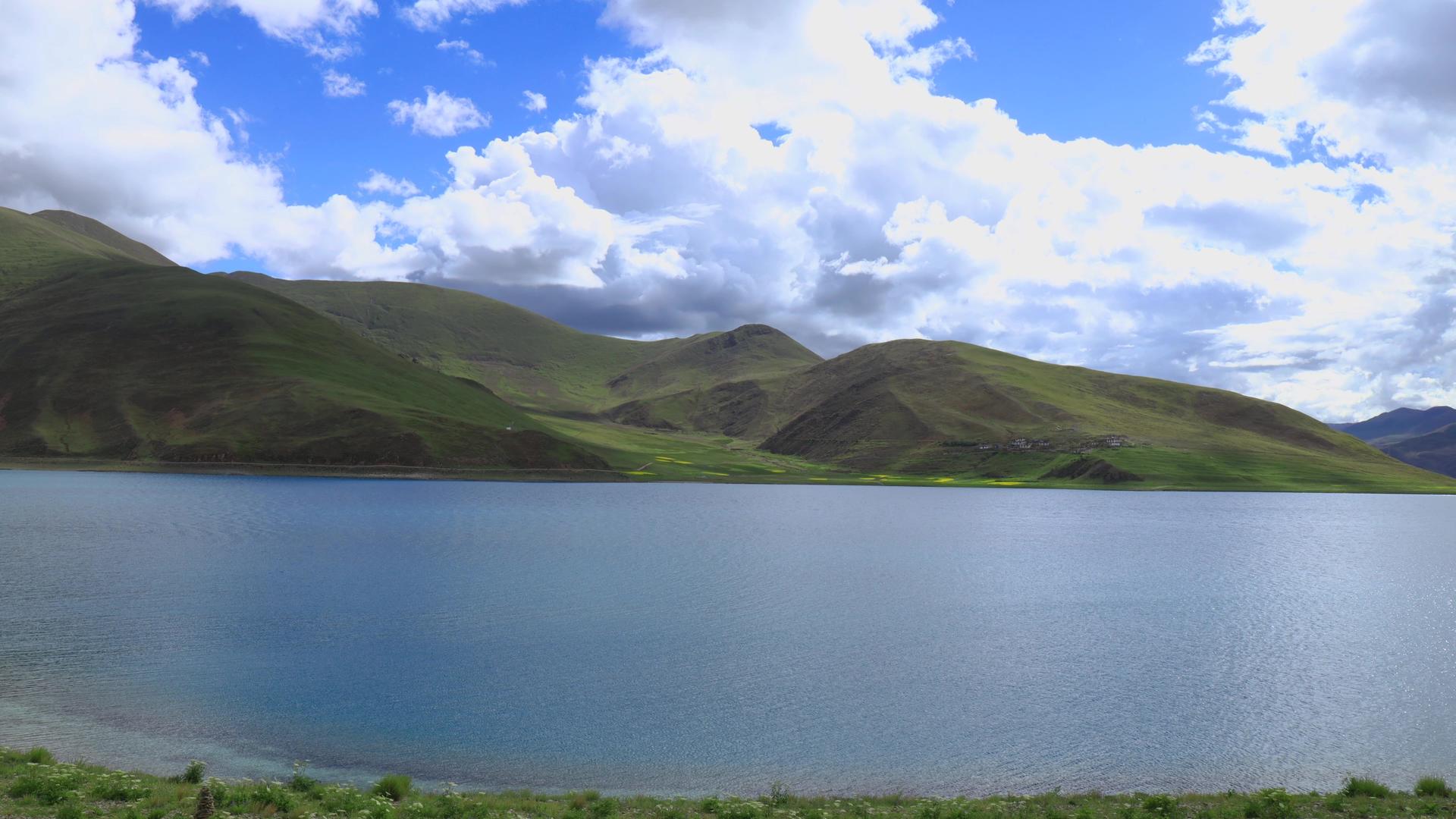 西藏阿里北线高原湖泊班戈措延时视频视频的预览图