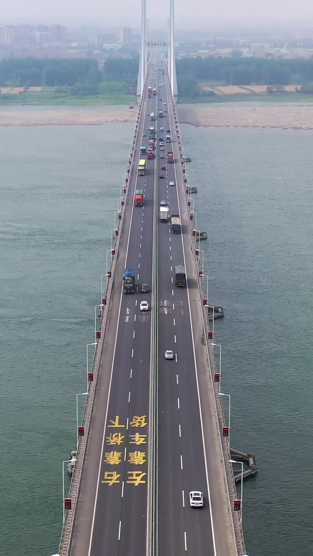 湖北省荆州长江大桥航拍视频视频的预览图