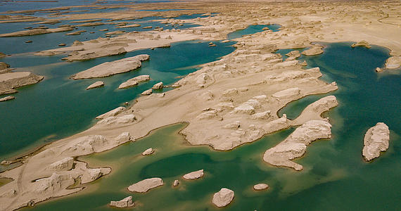 水上雅丹乌素特国家地质公园4k航拍视频视频的预览图