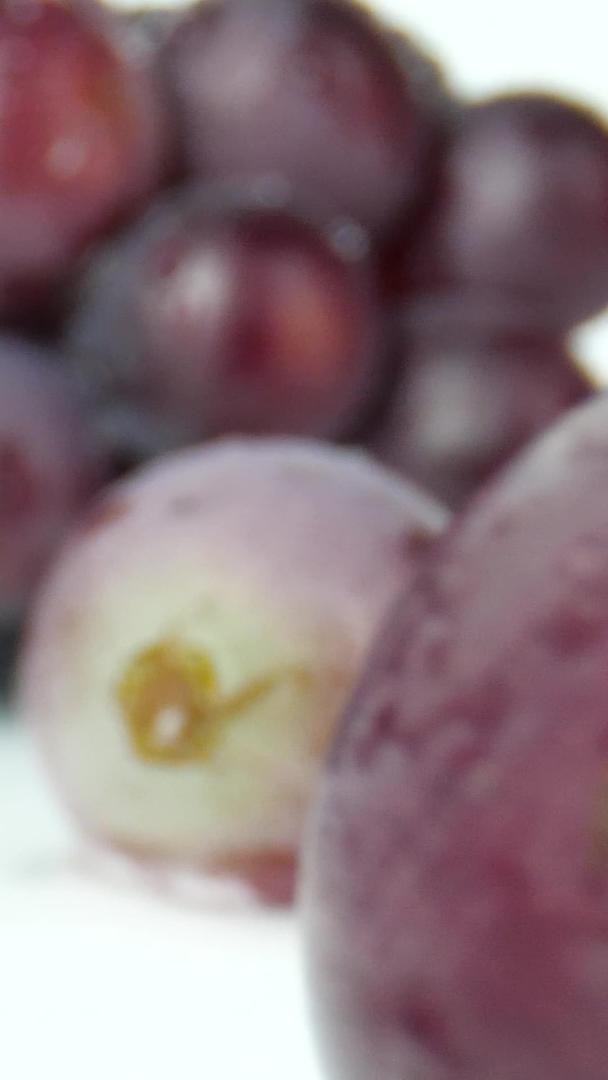葡萄紫葡萄新鲜水果微距镜头视频的预览图