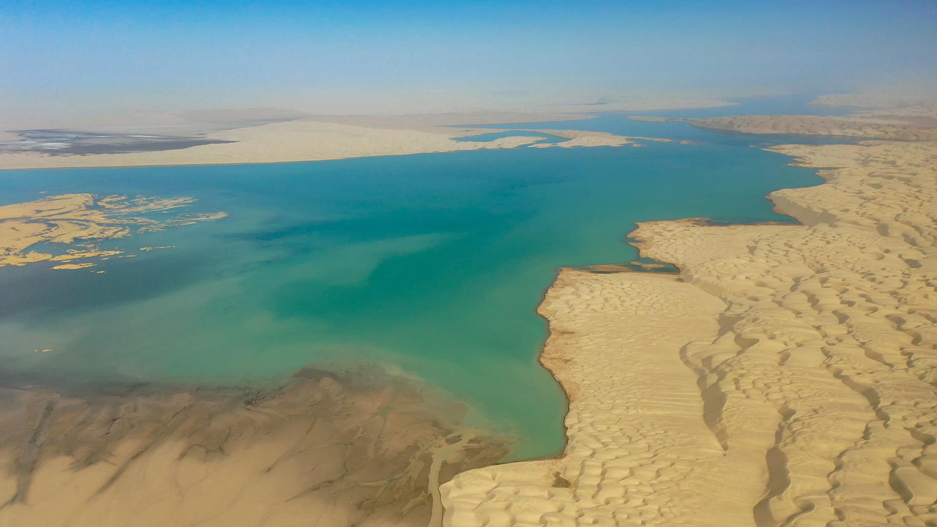 4k塔克拉玛干沙漠康拉克湖视频的预览图