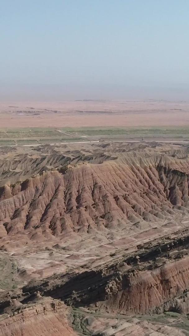 新疆丹霞地貌航拍视频的预览图