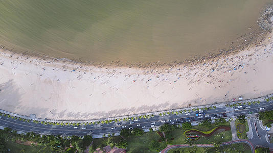 航拍珠海情侣路边沙滩浴场4k素材视频的预览图