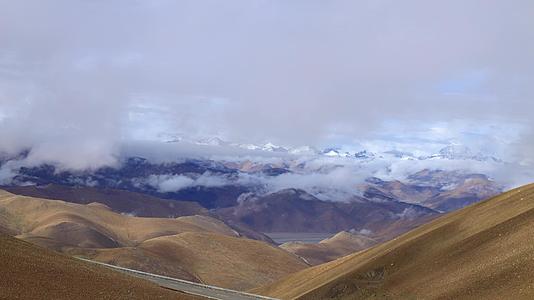 西藏定日县珠穆朗玛峰国家公园风光延时视频视频的预览图