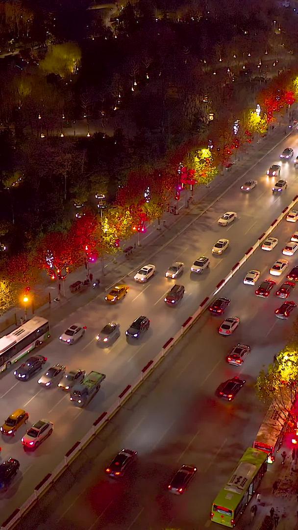 夜间城市交通航拍视频的预览图