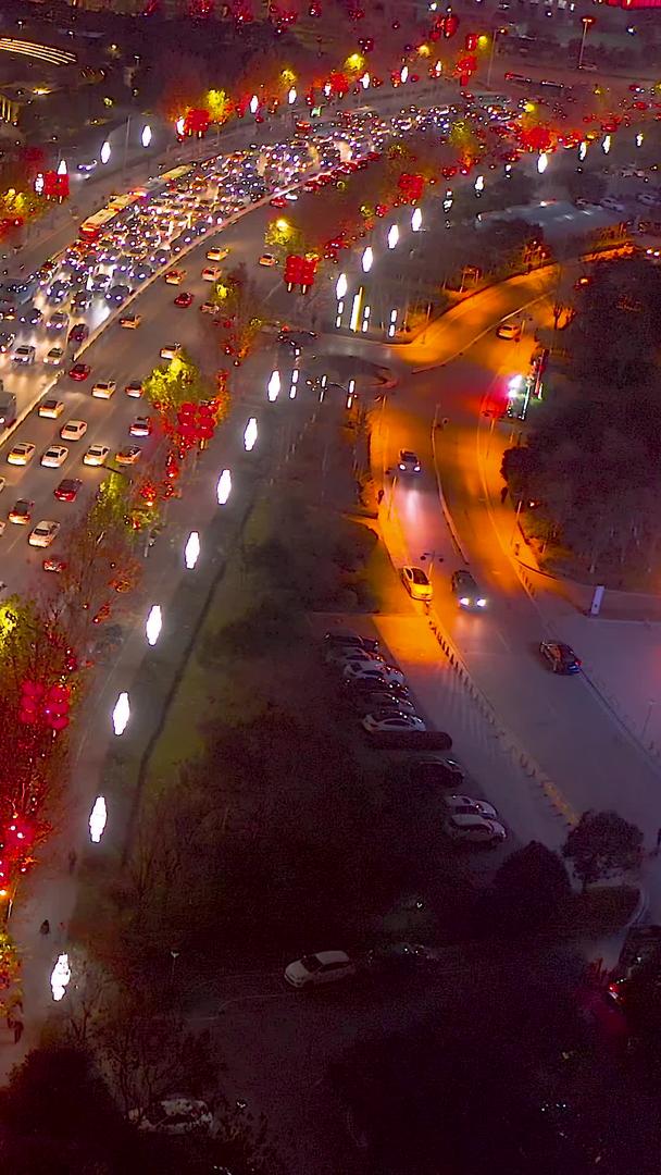 夜间城市交通航拍视频的预览图