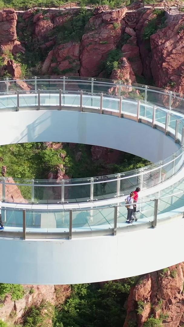 河南省郑州伏羲山玻璃环廊视频的预览图