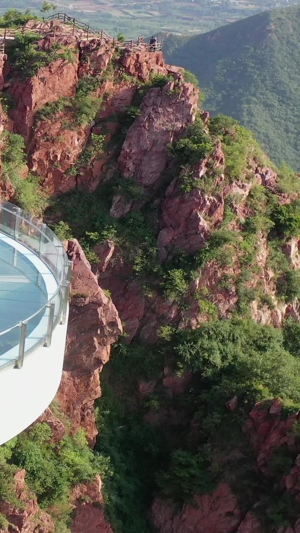 河南省郑州伏羲山玻璃环廊视频的预览图