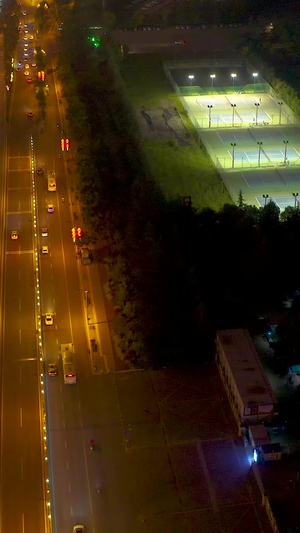 夜景羽毛球场航拍视频的预览图