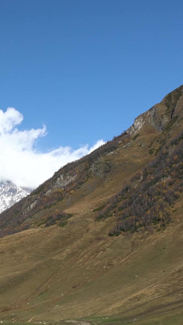 延时格鲁吉亚高加索山脉视频的预览图