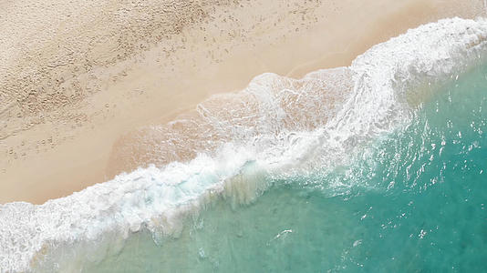 沙滩大海垂直航拍合集视频的预览图