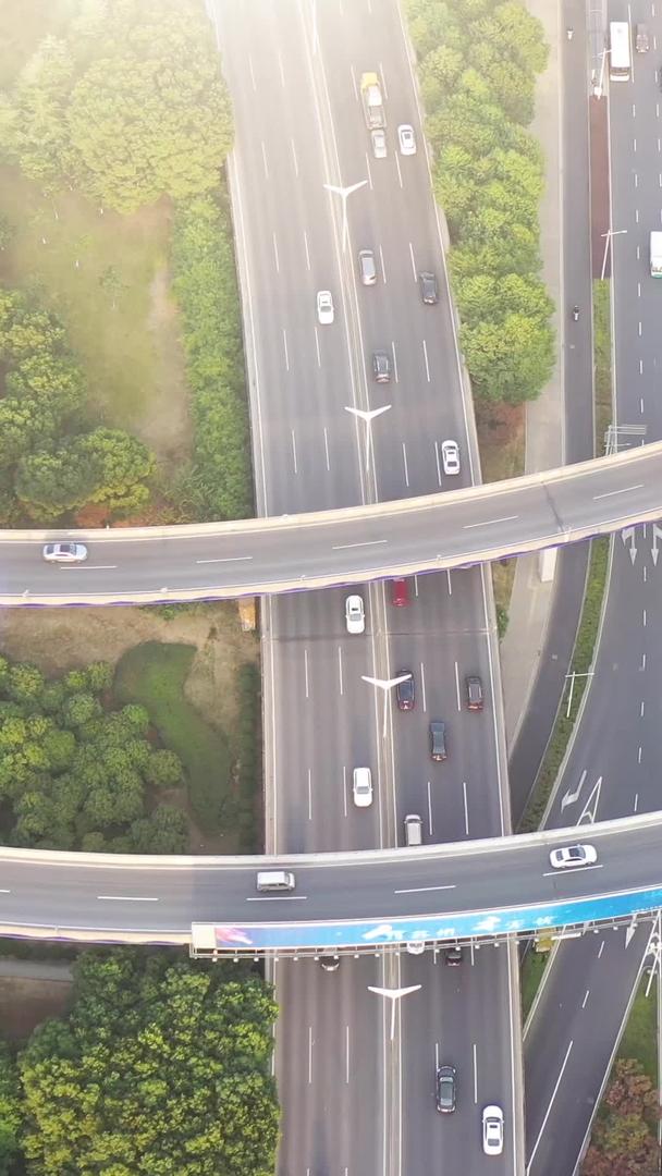 城市绿色交通环境航拍城市视频的预览图