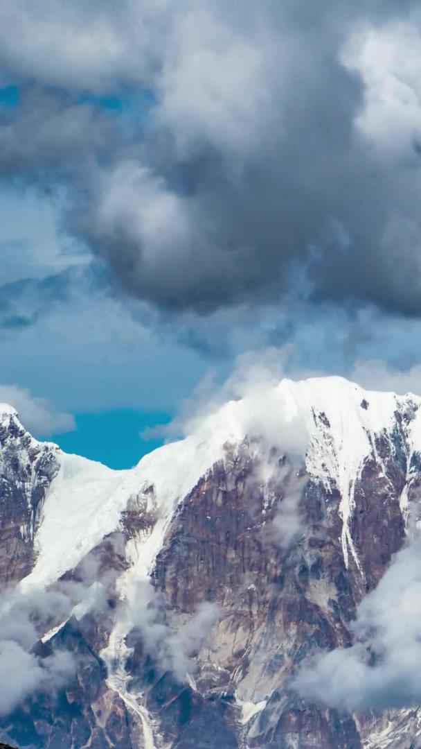 延时西藏318国道雪山冰川素材视频的预览图