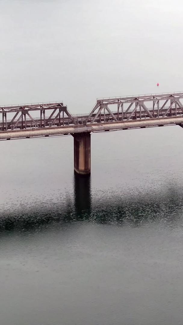跨河火车大桥航拍视频的预览图