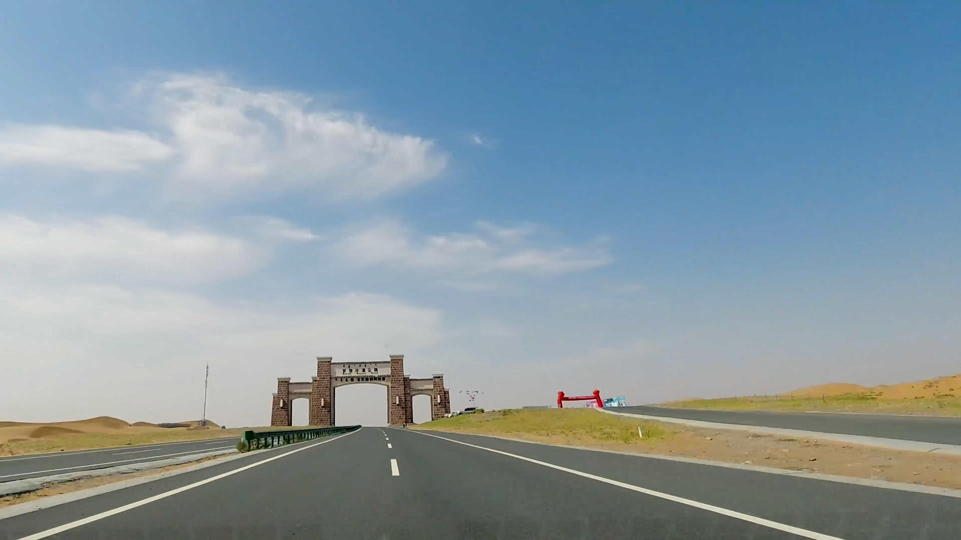 沙漠公路开车第一视角视频的预览图
