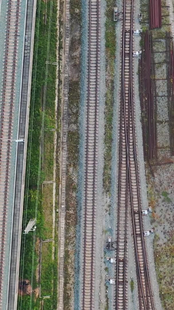 高速铁路轨道交通道路上的航拍颜色漂亮视频的预览图