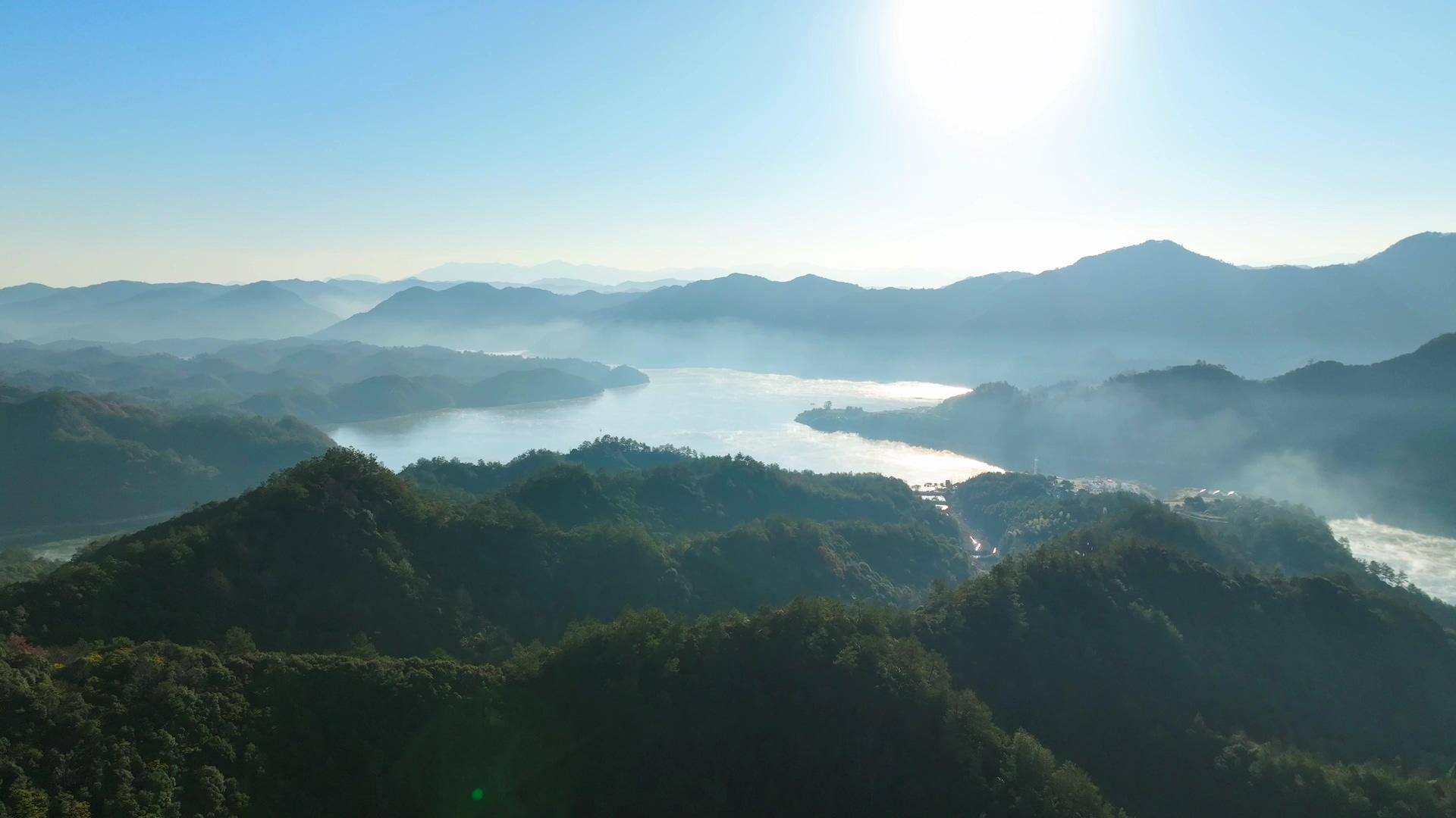 4K航拍自然风光山河风光晨雾缭绕高山河流视频的预览图
