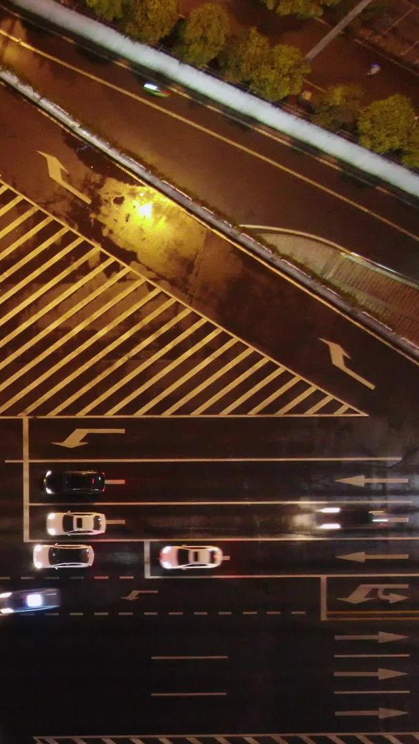 航拍城市高架桥夜景移动延迟视频的预览图