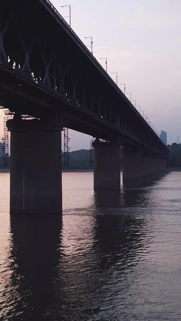 武汉长江江滩江景大桥城市延时摄影素材视频的预览图