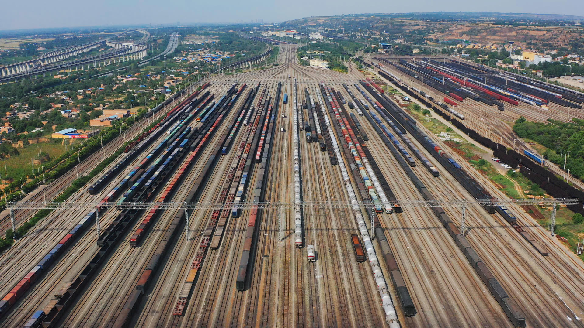 火车货运4K航拍视频的预览图