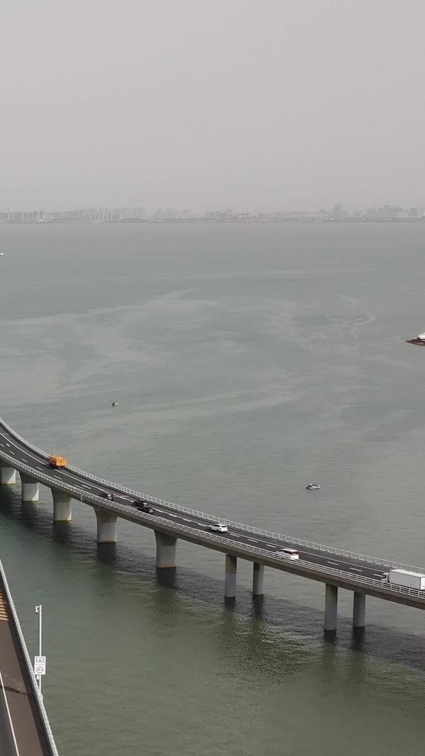 青岛跨海大桥城市交通航拍视频视频的预览图