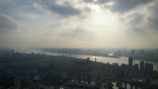 航拍城市地标天际线高楼长江江景天空自然风光4k素材视频的预览图