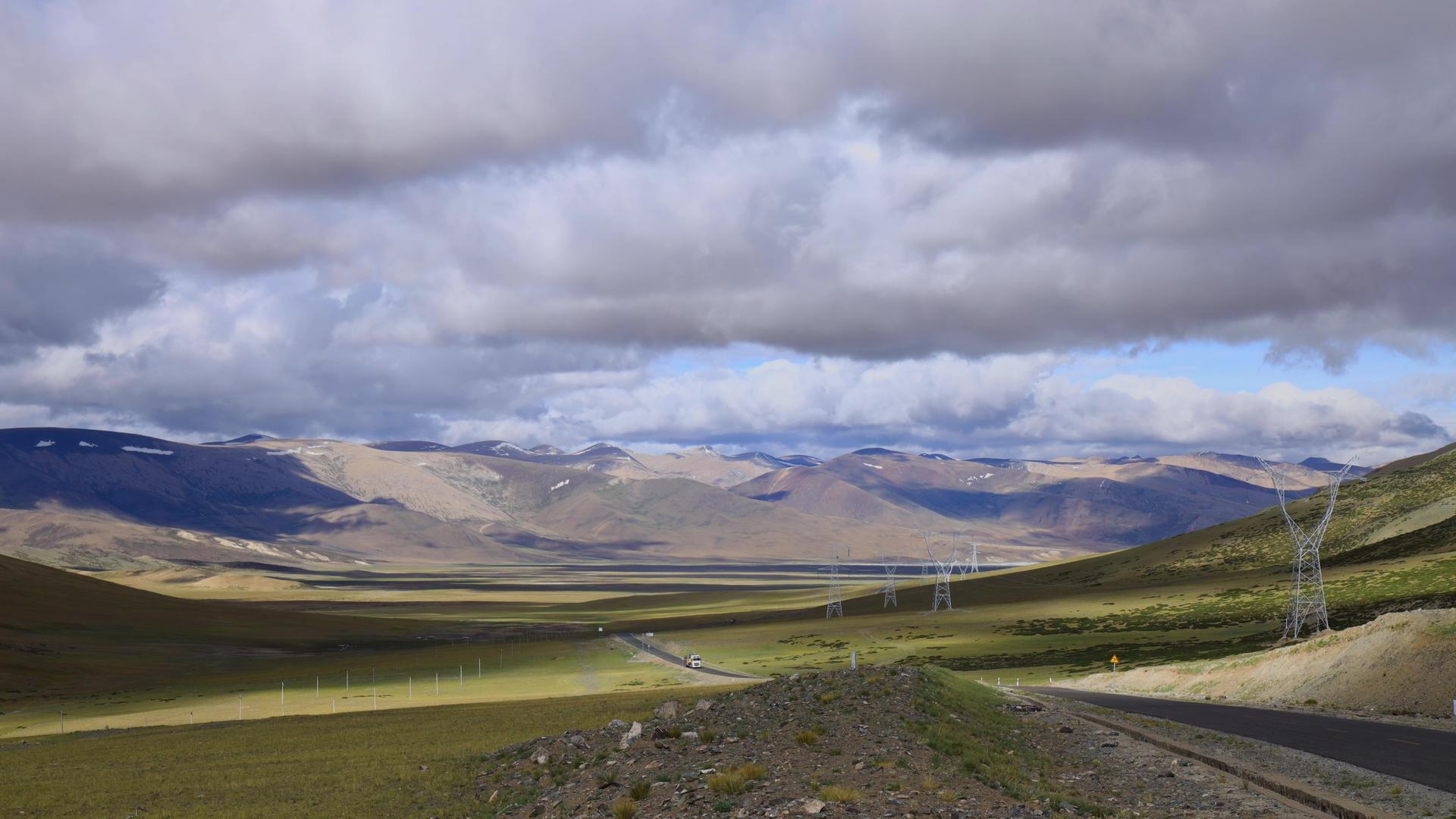 西藏阿里地区公路延时视频视频的预览图