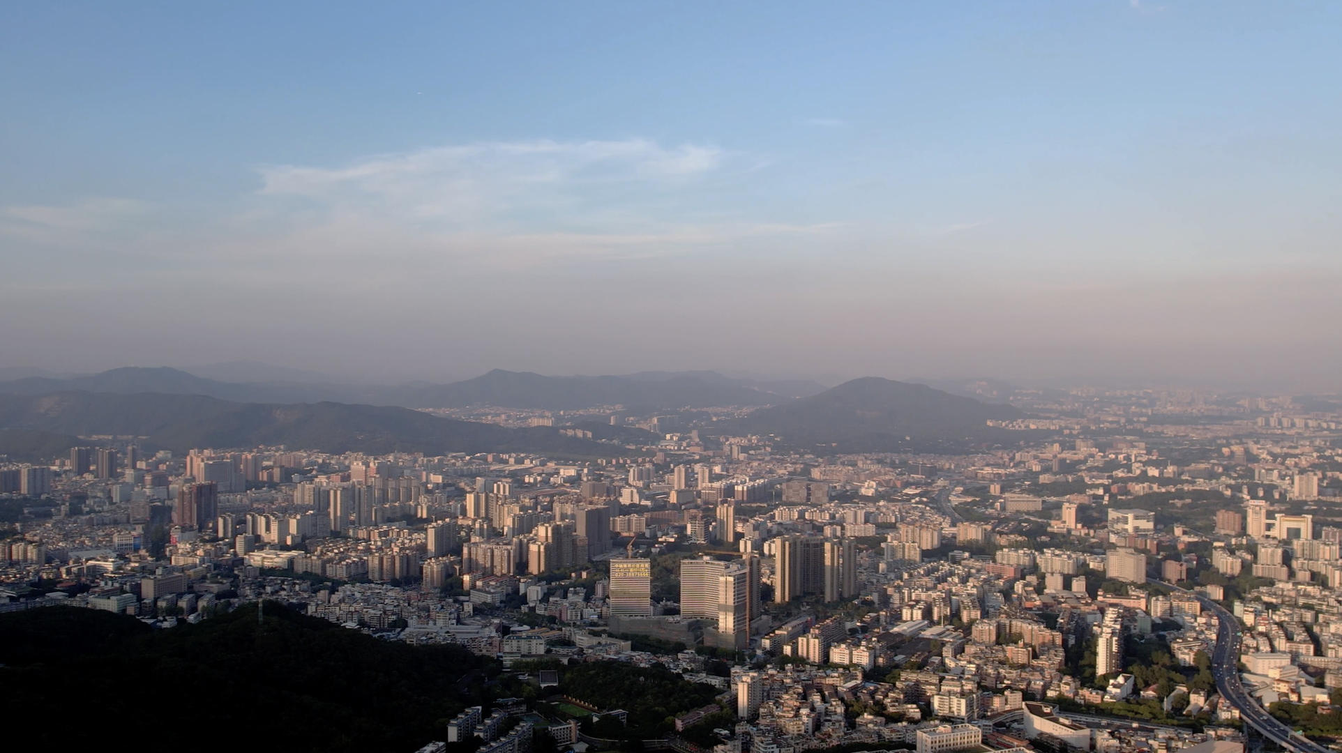 4K航拍白云山广州城市视频的预览图