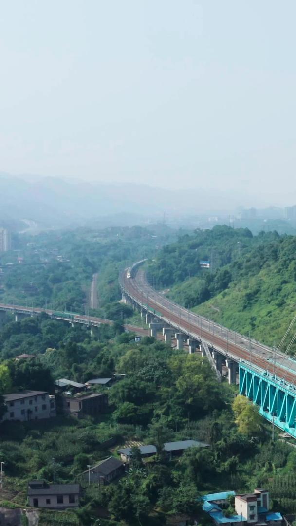 重庆白沙沱高架桥高铁航拍视频的预览图