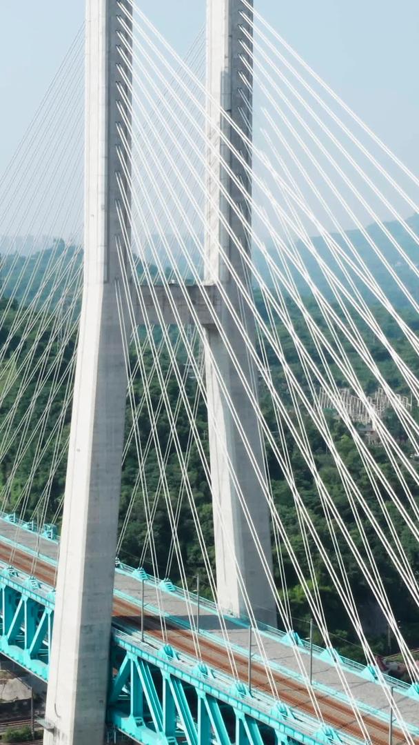重庆白沙沱高架桥高铁航拍视频的预览图