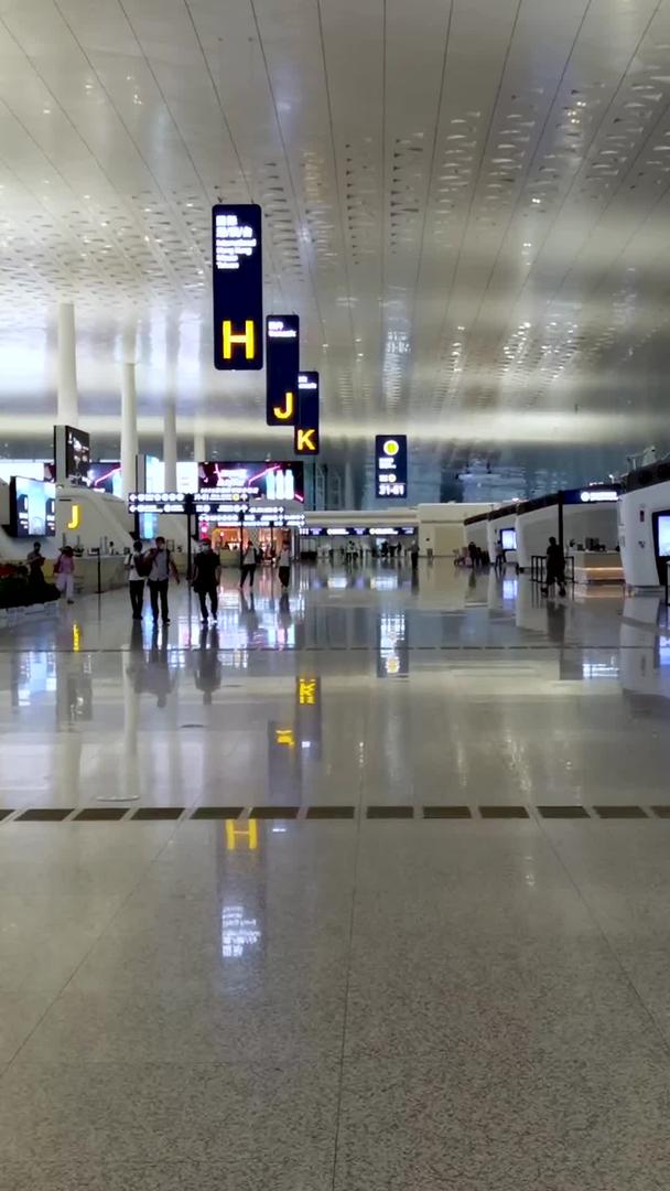 国内机场出发大厅视频素材视频的预览图