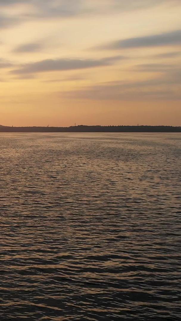 东湖日出航拍美丽视频的预览图